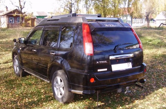 Спойлер икстрейл. Nissan x-Trail t31 спойлер. Nissan x-Trail 2006 т30 задний спойлер. Дефлектор заднего стекла на Nissan x Trail t 31.