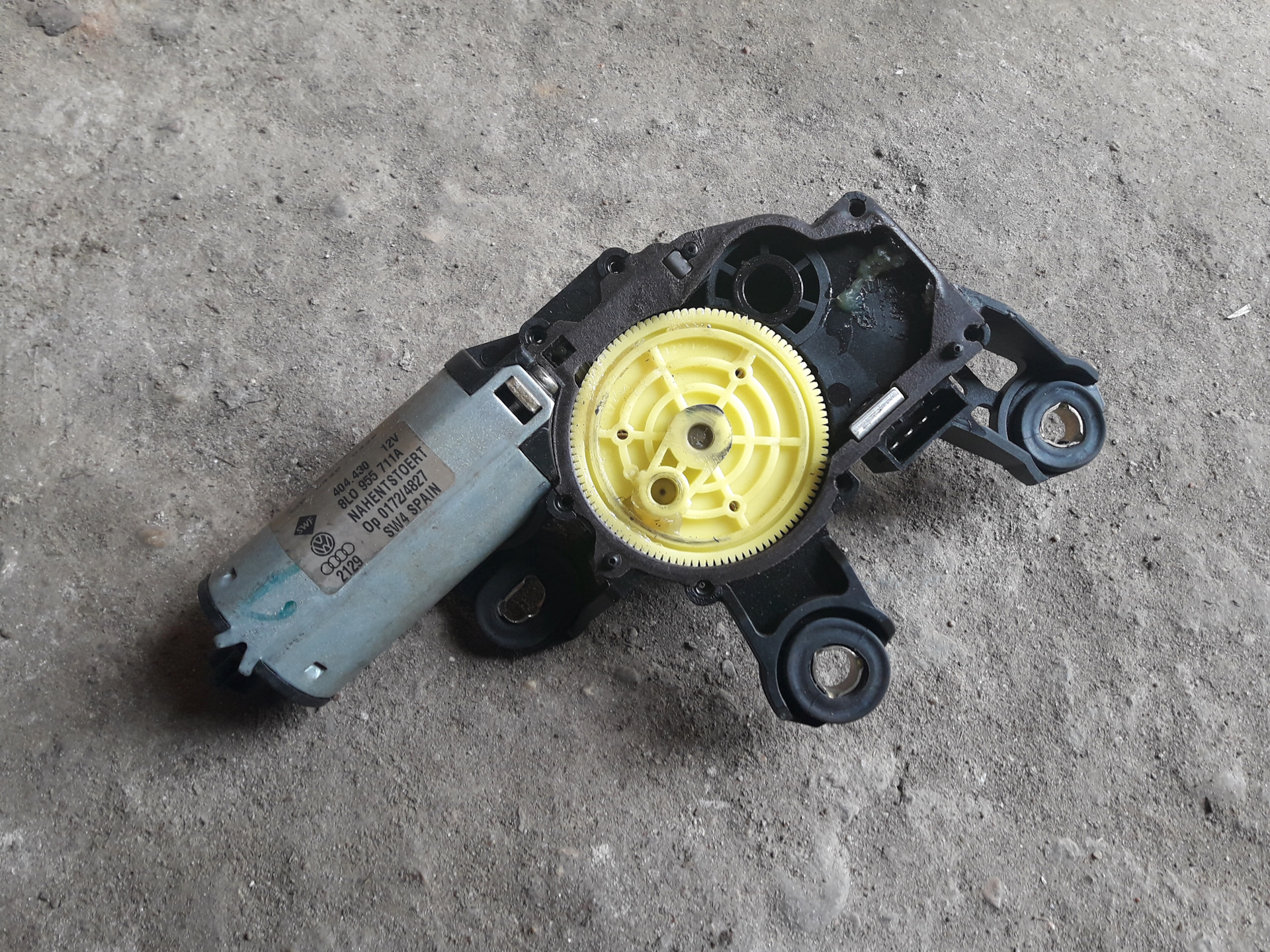 моторчик омывателя хундай старекс. моторчик заднего стеклоомывателя. мотор бачка омывателя w123. Hyundai/kia 985103w100 насос омывателя стекла. Kzn185 задний омыватель.