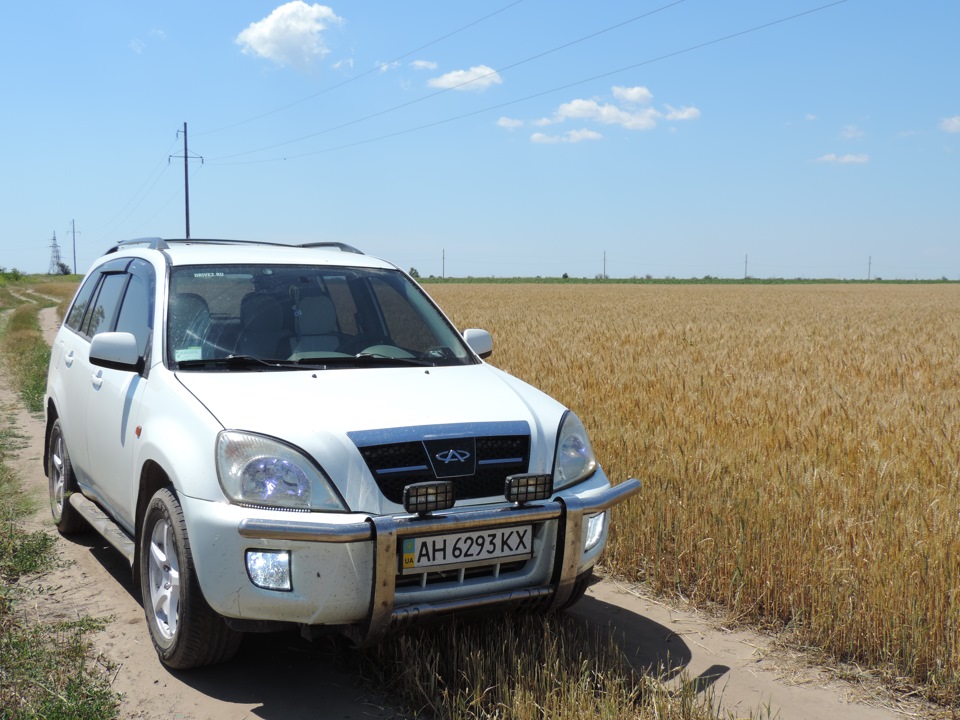 Tiggo 4 капот. Дефлектор капота на черри Тиго 4. Chery Tiggo 2 с дефлекторами. Chery Tiggo 2 тюнинг. Дефлектор капота на чери тиго4.