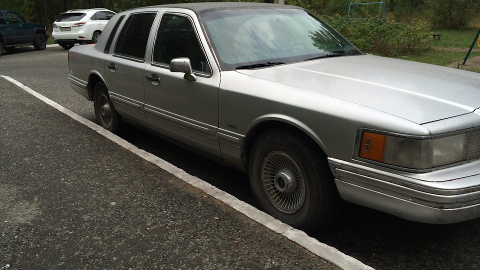 Lincoln town car 1992. Смотреть фото Lincoln town car 1992. Смотреть картинку Lincoln town car 1992. Картинка про Lincoln town car 1992. Фото Lincoln town car 1992