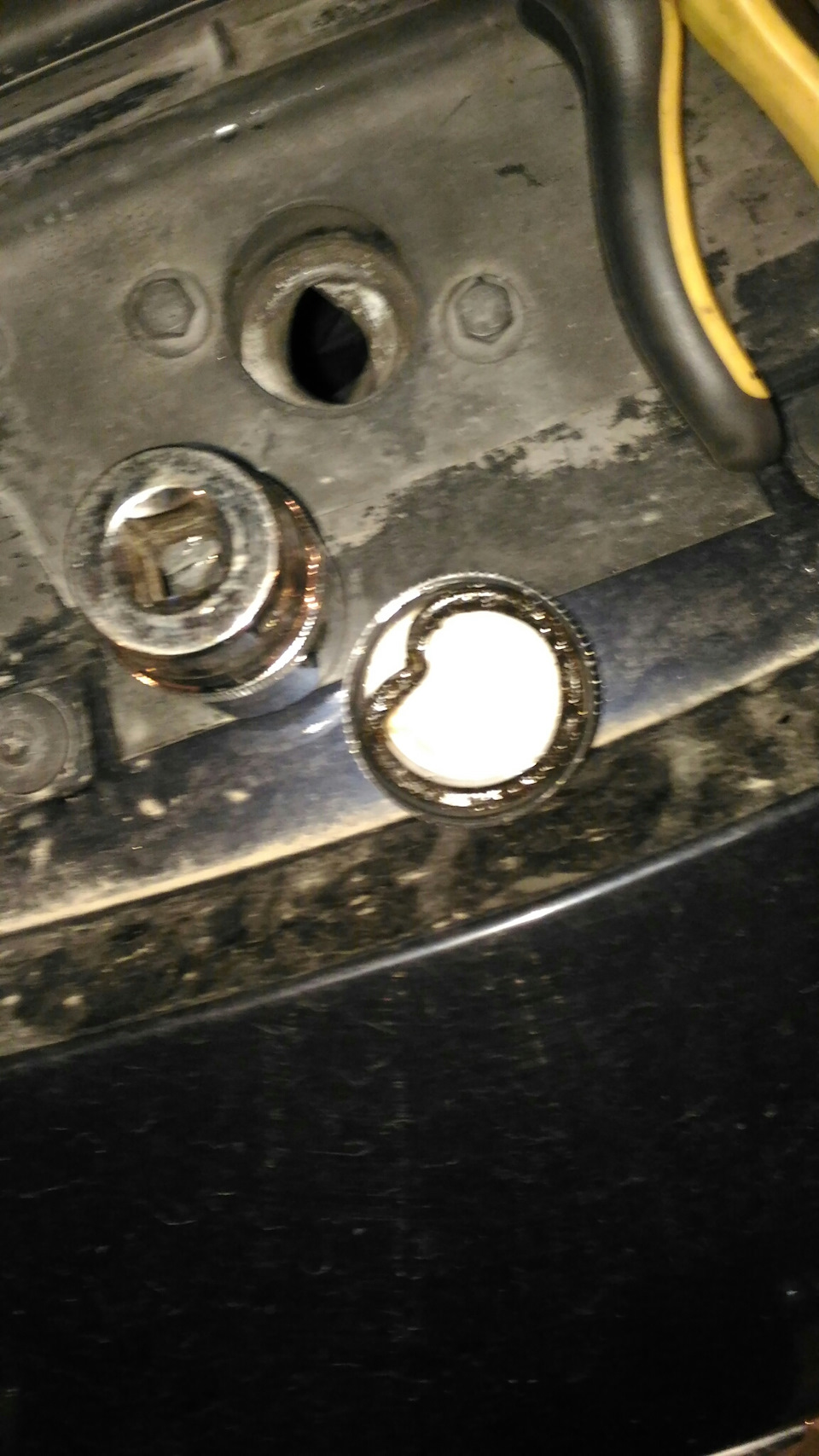 Масло на клапанной крышке, продолжение — Renault Megane II, 1,6 л, 2006 ...