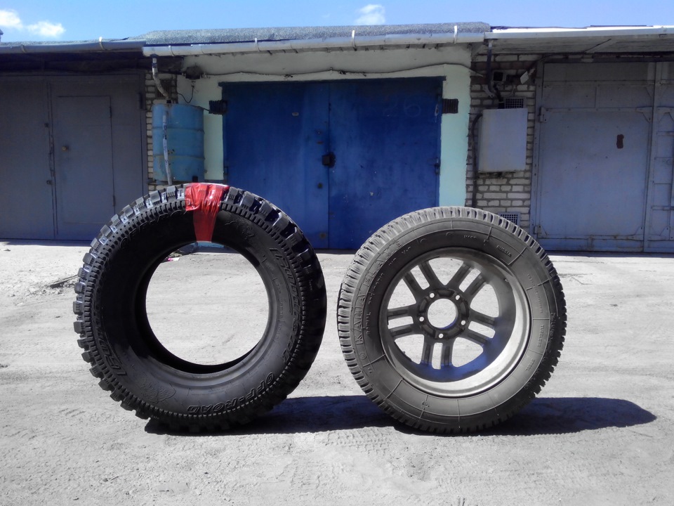 Cordiant off road 225 75 r16 на ниву. 6cd7c86s 960. Cordiant off road 225 75 r16 на ниву фото. Cordiant off road 225 75 r16 на ниву-6cd7c86s 960. картинка Cordiant off road 225 75 r16 на ниву. картинка 6cd7c86s 960. итак, прошел второй год владения тапками, весс больше чем камафлеймовский, динамика упала, но с парами 4.3 можно ездить, изноустойчивость хорошая, за 8 тыс износа невидно, грыж нету, качаю 2 очка, доволен впринципе, но лучше ставить на литье или ковку, на штампах тяжко ниве такие калеса), реальный размер на диске накаченой покрышки 74см