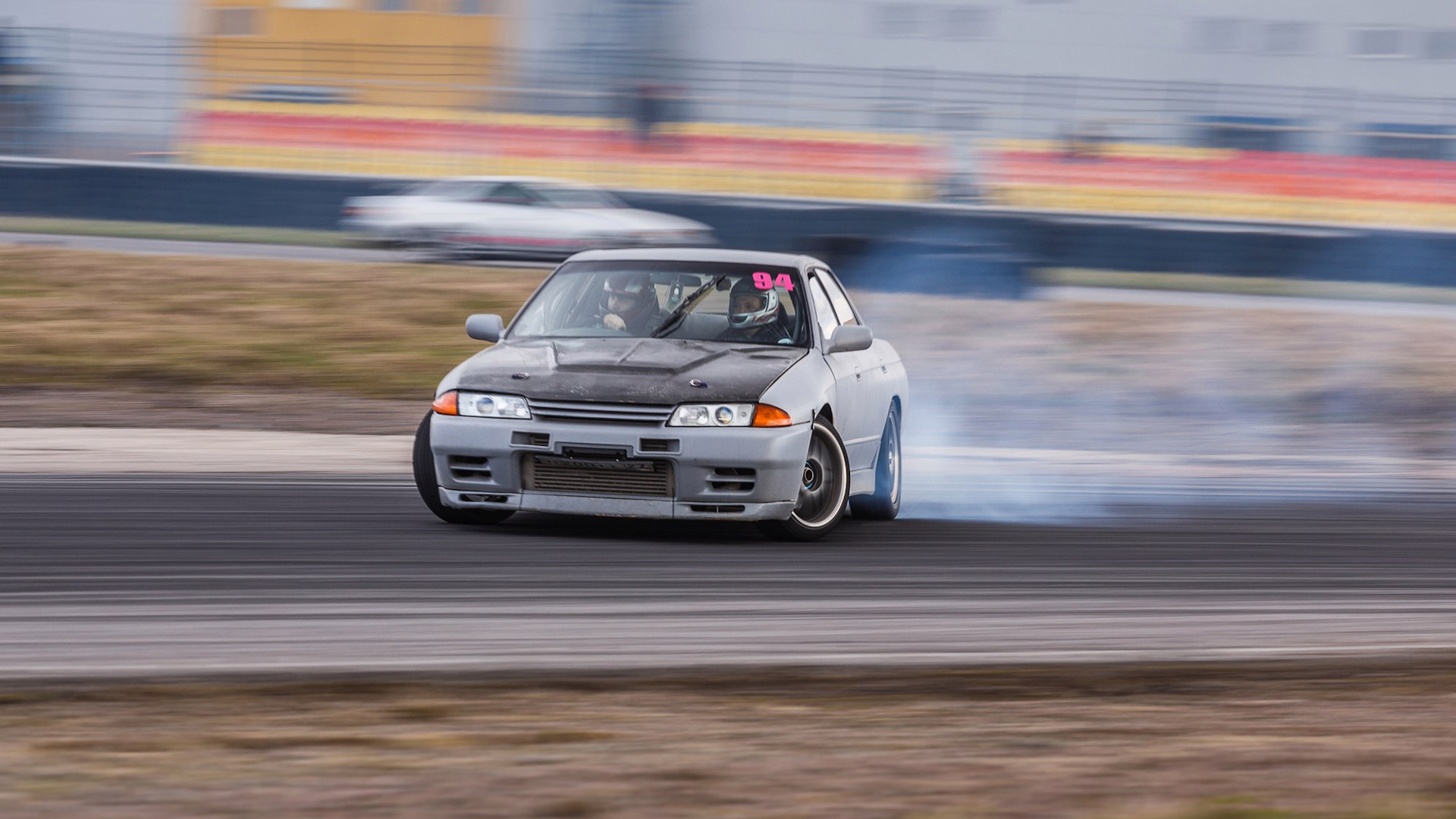 Drift ride. Скайлайн наваливает боком фото. Купить Nissan Skyline r32 в России бу.