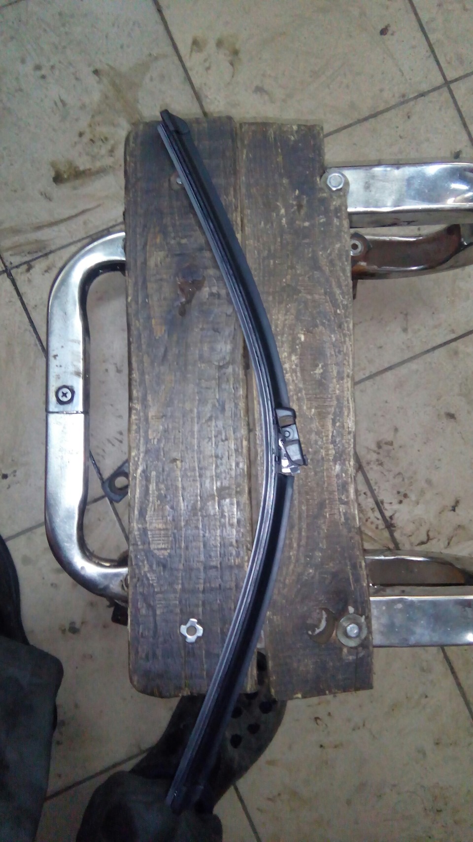 Замена резинок в щетках стеклоочистителя. — Skoda Fabia Mk2, 1,2 л ...