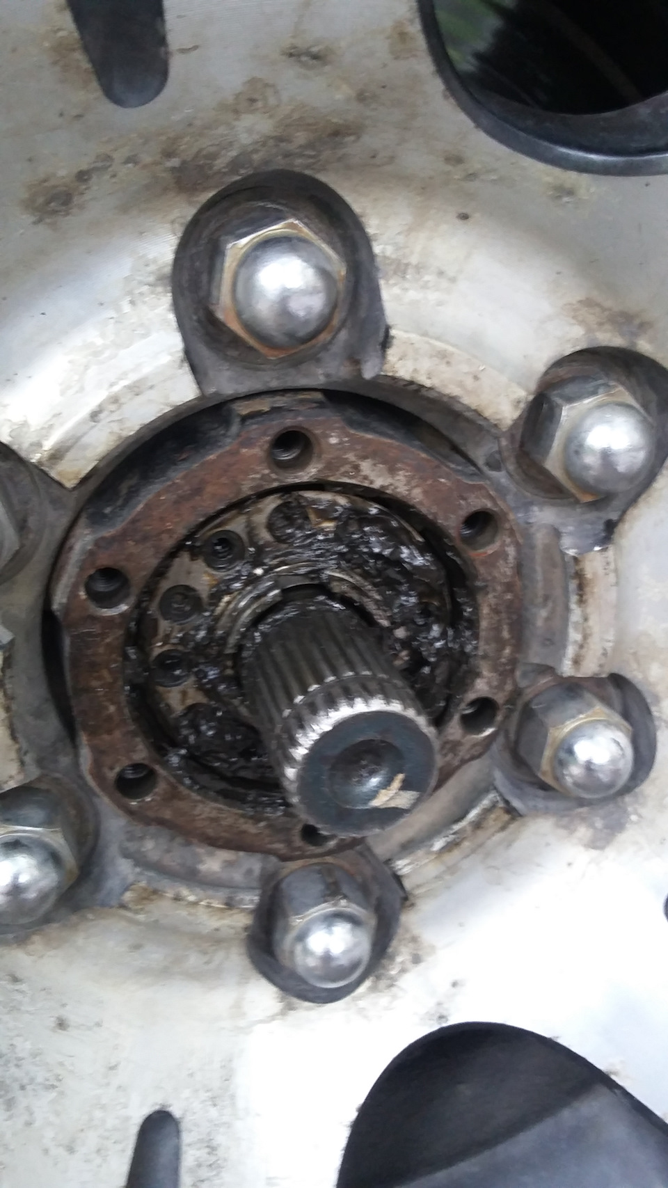 Регулировка ступичных подшипников — Nissan Mistral, 2,7 л, 1995 года ...