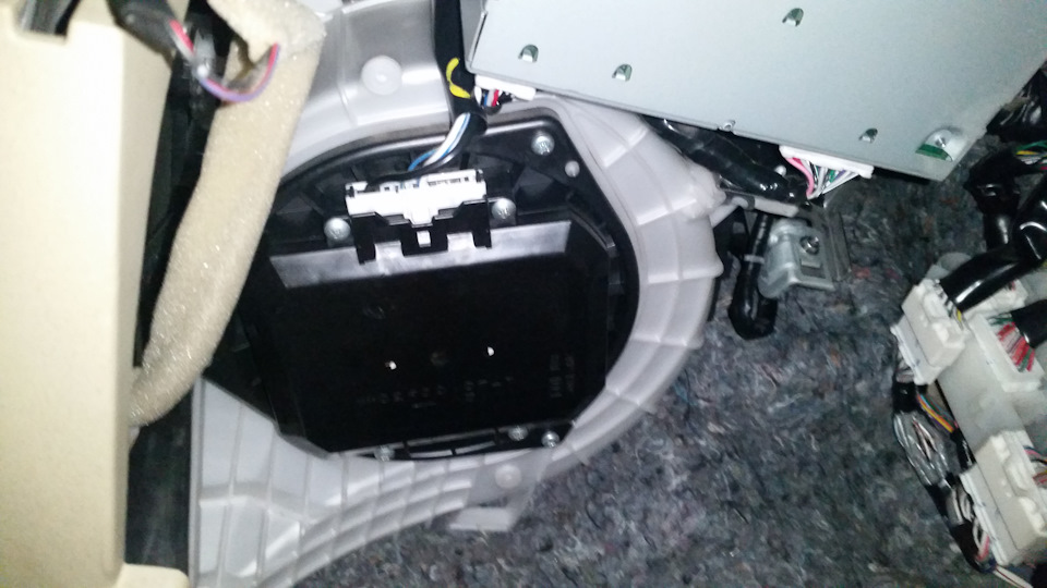 Где находится моторчик печки ниссан теана j32 Ремонт моторчика печки в Nissan Teana J32 - Nissan Teana (J32), 2,5 л, 2010 года