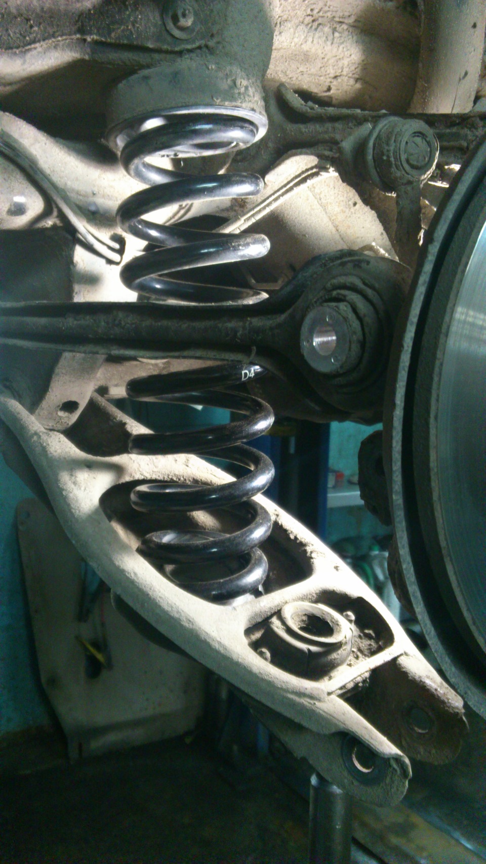 На зад тоже свежие пружинки… — BMW 3 series (E90)