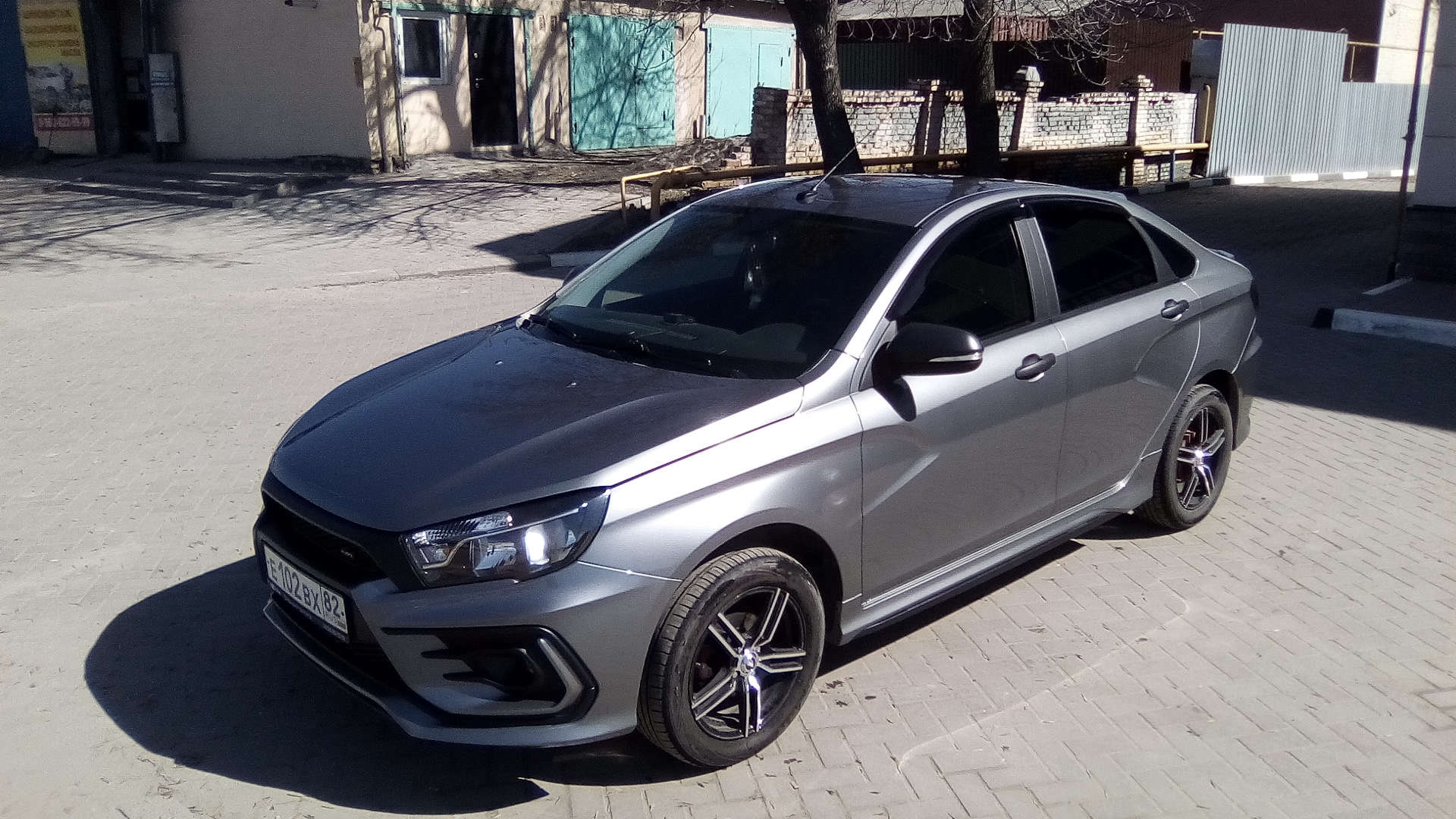 Lada Vesta 1.6 бензиновый 2017 | серый металлик 1,6 на DRIVE2