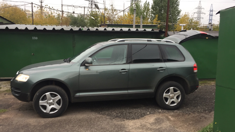 Закусывает руль и туго крутится. — Volkswagen Touareg (1G), 3,2 л, 2003 ...