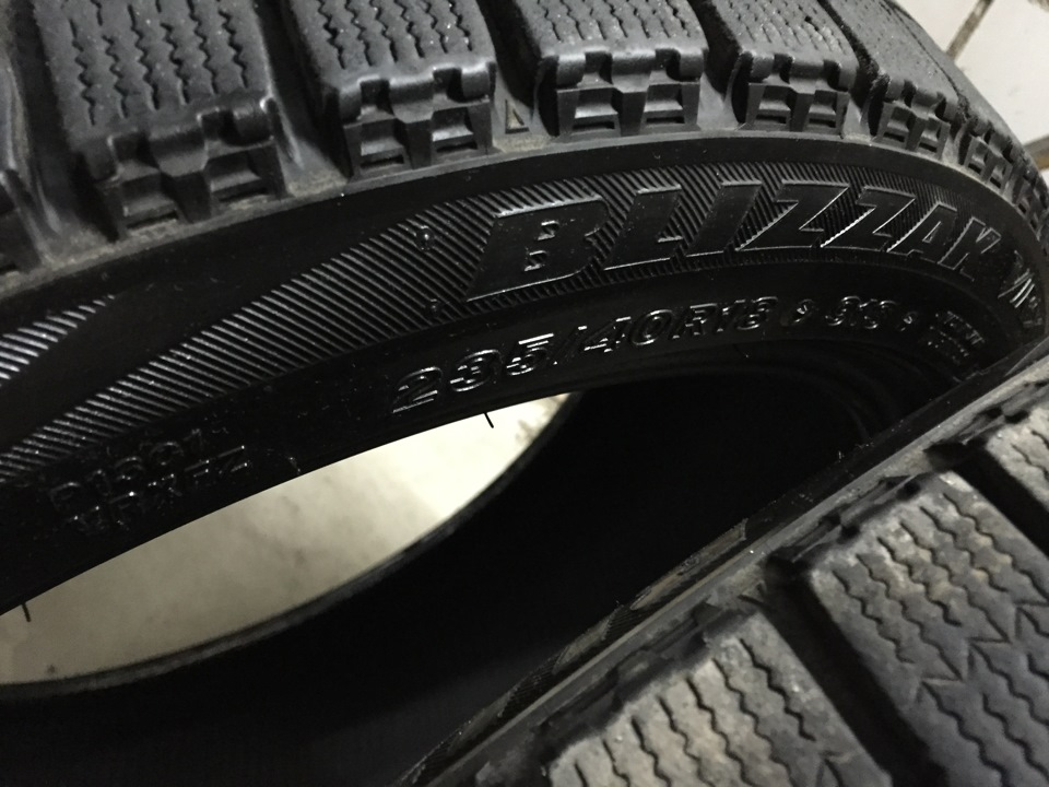 Зимняя резина 18. Bridgestone Blizzak VRX 235 40 18. Blizzak VRX 255/35 r18 90s. 325/35-R23 зимняя резина Mercedes. 255 35 18 Зимняя резина.