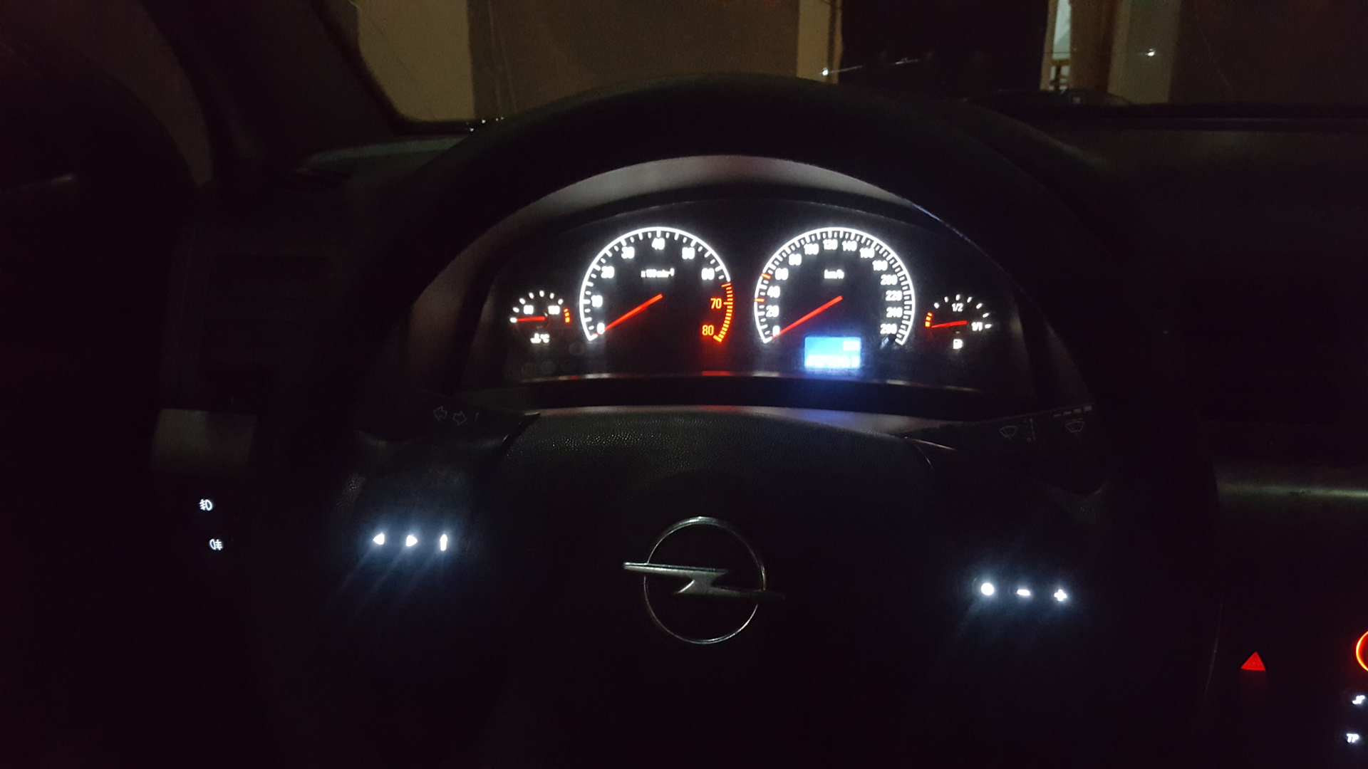 Подсветка опель вектра б. Опель Вектра б белая подсветка. Opel Vectra c подсветка салона. Опель Вектра 2006 подсветка. Светодиодная подсветка Опель Вектра б.