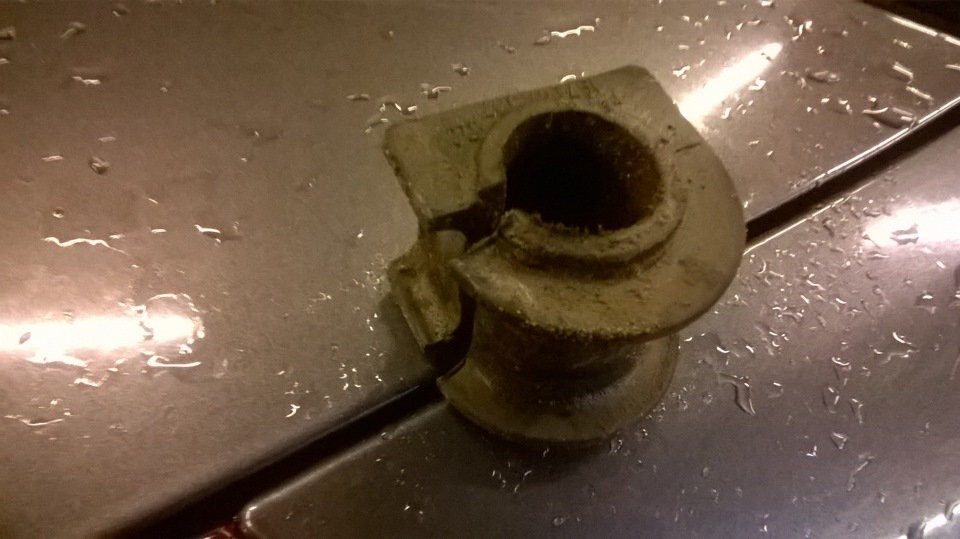 Замена резиновых втулок стабилизатора. — Ford Mondeo III, 2 л, 2003 ...