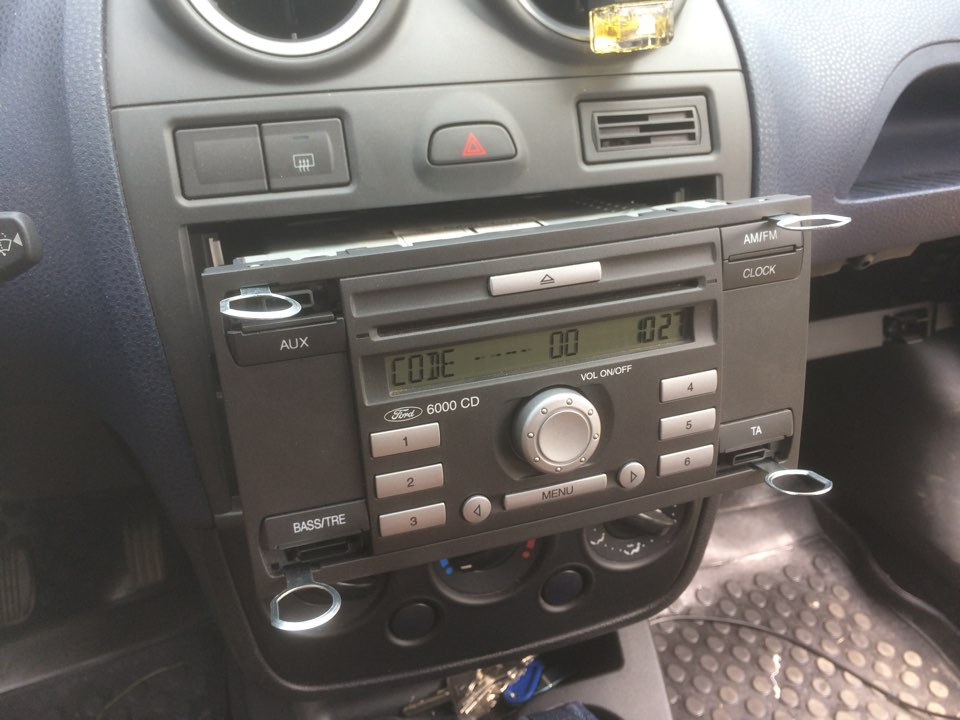 Форд фиеста мк5 2008 как разобрать мафон Aux ford 6000cd - Ford Fiesta (Mk V), 1,4 л, 2007 года автозвук DRIVE2
