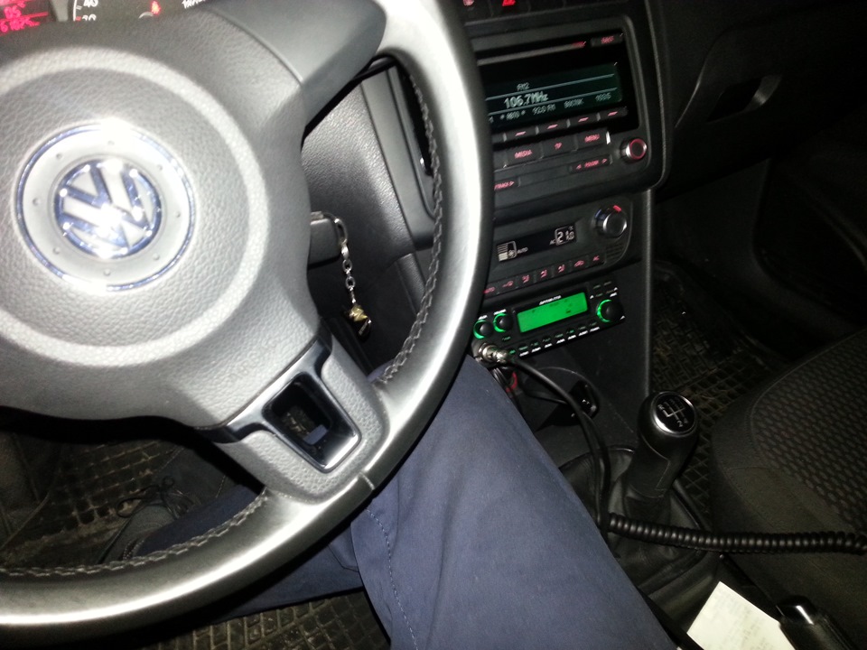 Рация с закосом под штатное устойство — Volkswagen Polo Sedan, 1,6 л ...