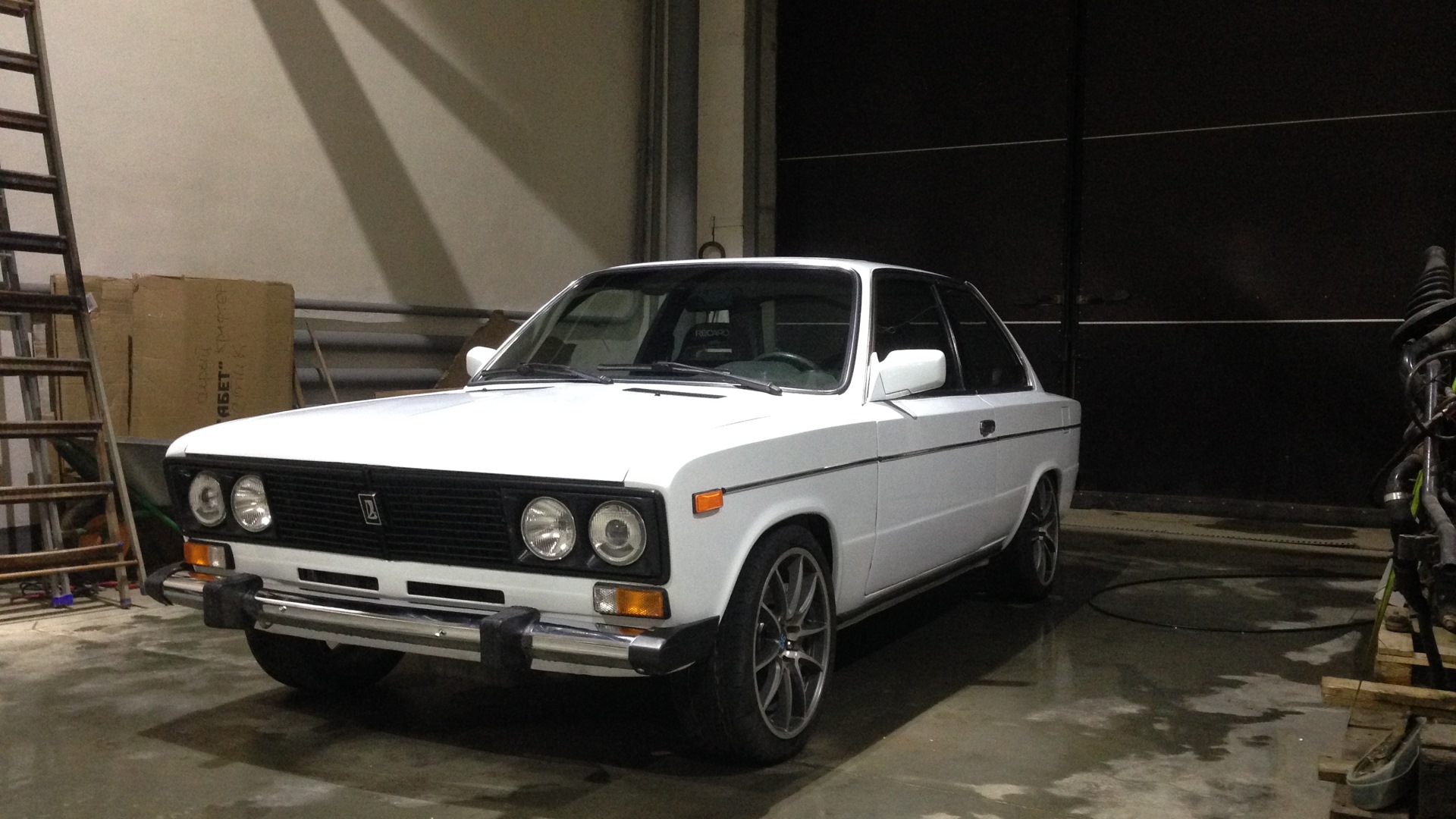 бмв ваз. 2106 bmw e30. ваз 2106 бмв. ваз 2107 vs bmw e30. ваз 2106 под бмв.