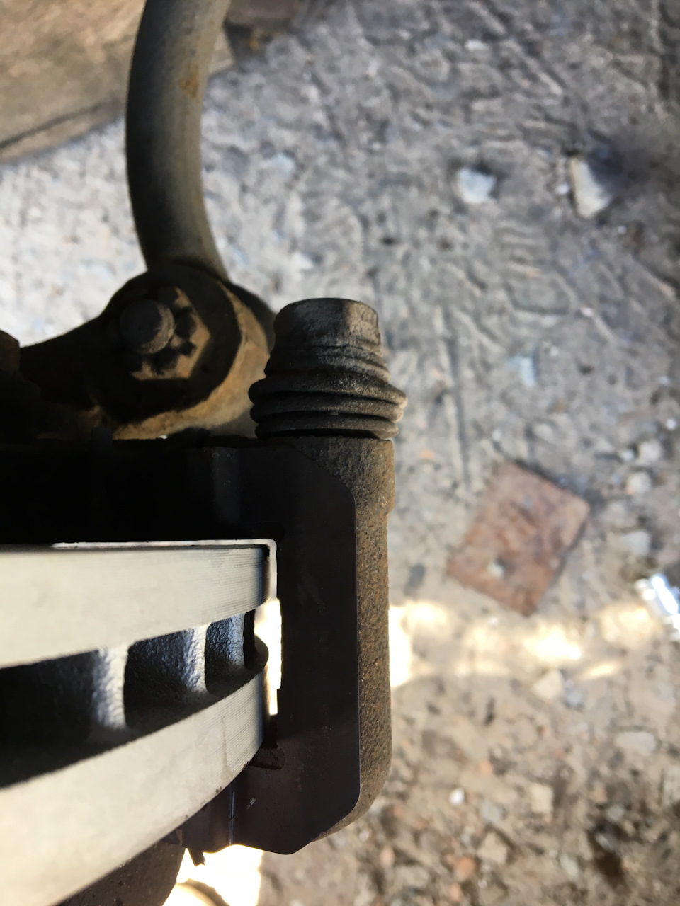 небольшой зазорчик ещё есть! — KIA Sorento (2G)