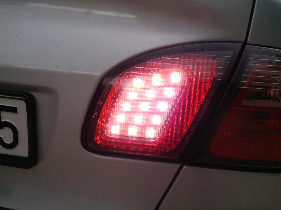 Задняя фара ниссан примера. Nissan primera p11 задние фонари. Nissan primera p10 wide stop Lamps. Задние фонари Nissan primera p10. Стоп сигнал задний p11.