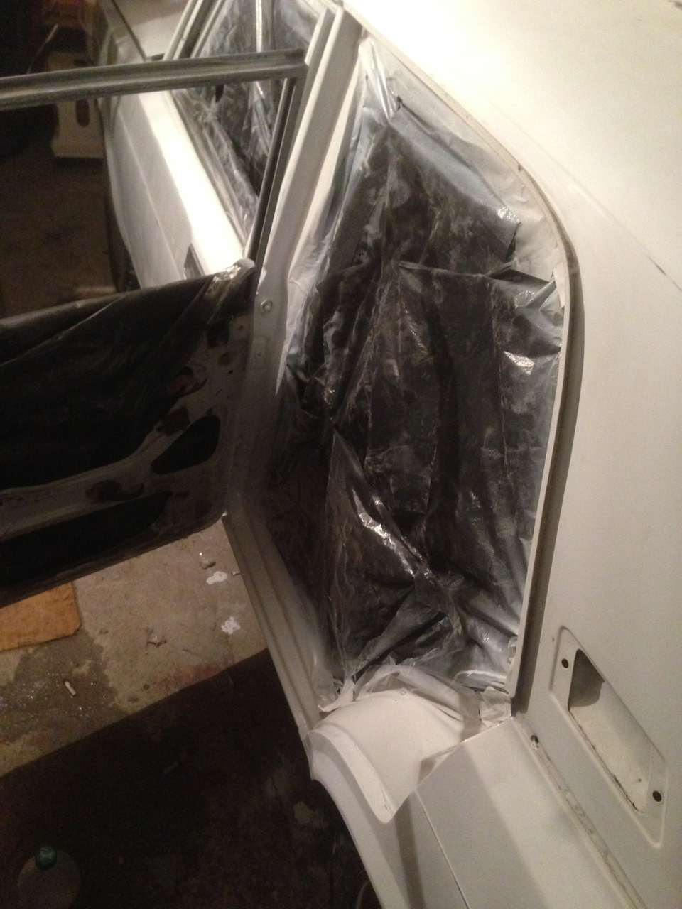 вечером покрасил внутреннюю часть дверей и проемов — Lada 21053