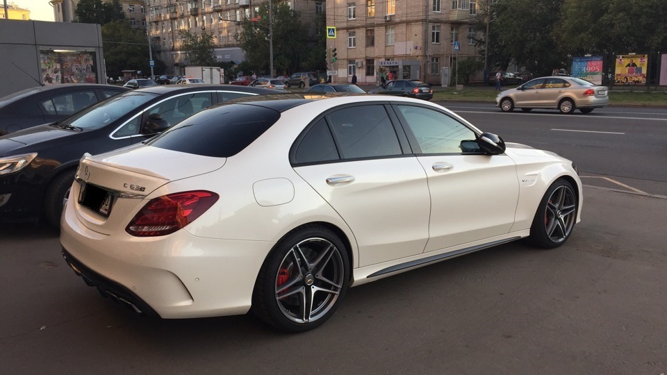 Mercedes c63 AMG тонированный в круг