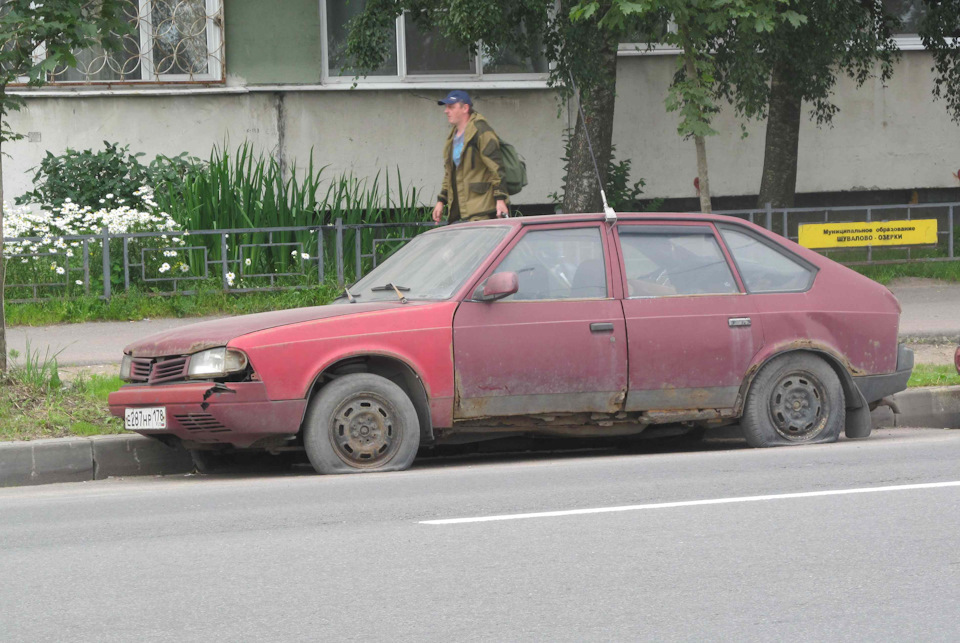 Дед на москвиче 2141 рвет всех