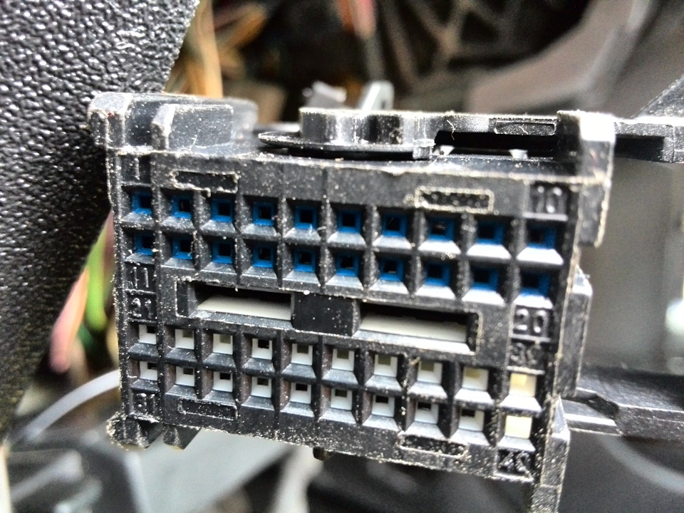 Фишка разъёма 40VNR блока BSI, необходима синяя колодка — Citroen C4 (1G)