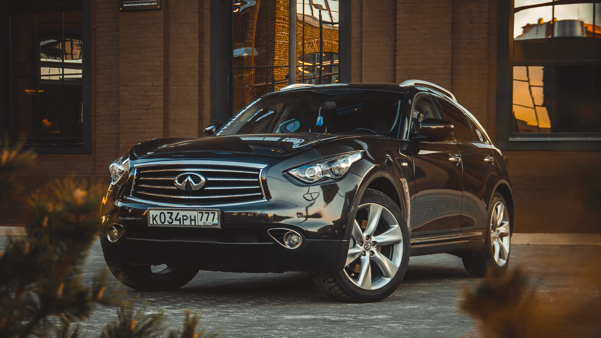 Фото infiniti fx50s