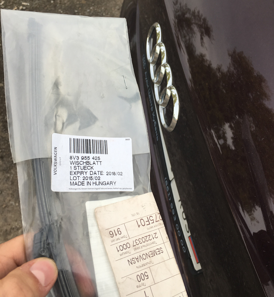 Замена задней щетки стеклоочистителя — Audi A3 (8V), 1,8 л, 2012 года ...