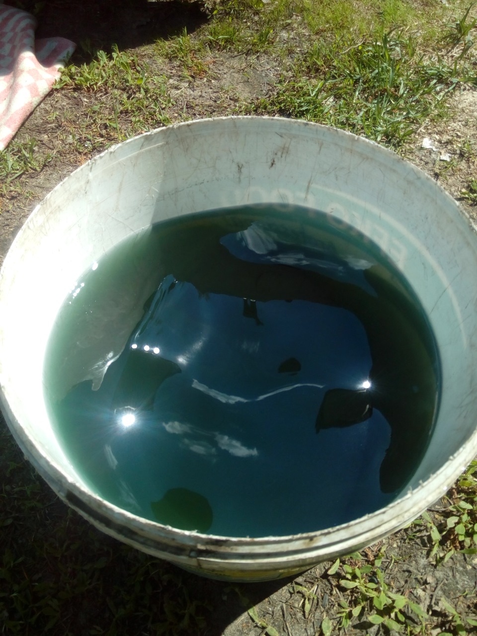 Вторую сливают. Сталкер 2 слив. Замена масла в акпп. Канализационные трубы в колодце. Сталкер 2 сливы.