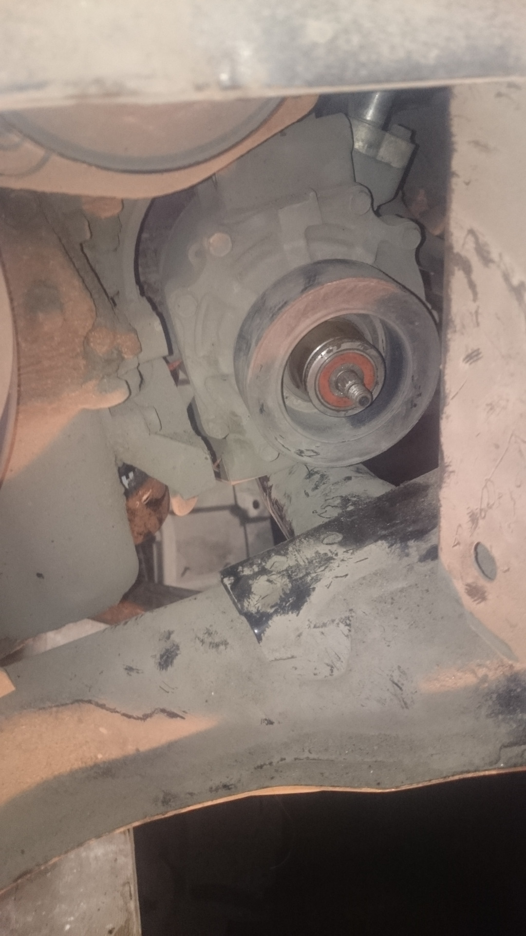 Замена подшипника шкива компрессора кондиционера — Honda CR-V (RE), 2 л ...