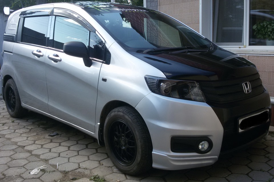 Тюнинг спайка. Honda freed Spike gb3 литье на 16. Honda freed Spike gb3 литье. Honda freed Spike r17 колеса. Honda freed Spike r18.