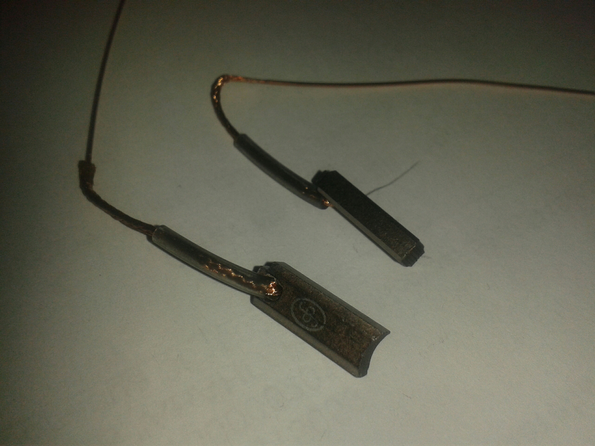 Замена щеток на генераторе valeo 90 — Volkswagen Golf Mk3, 1,6 л, 1997 ...