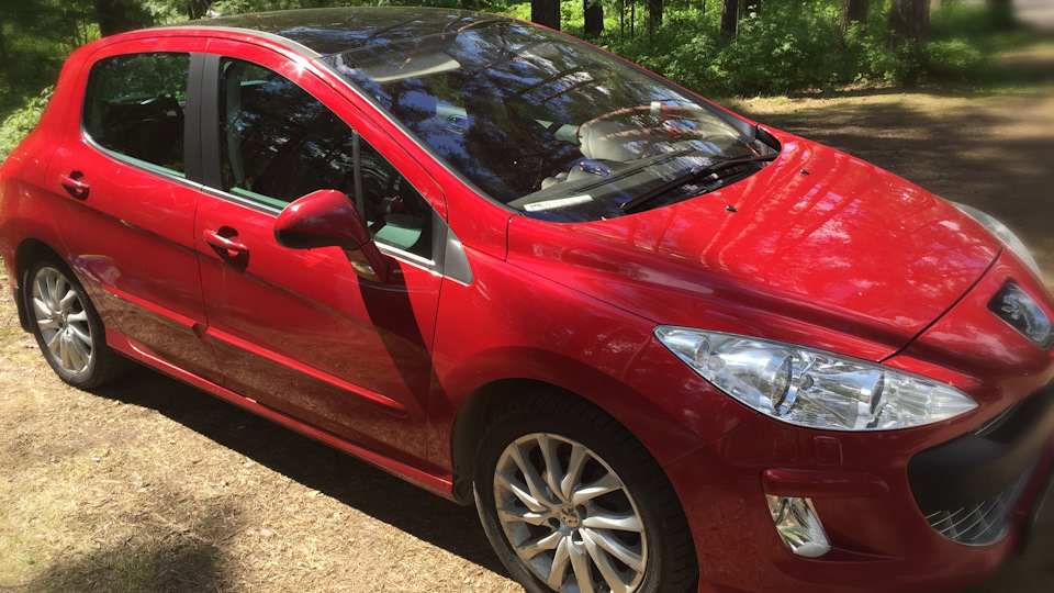 Двери peugeot 308. Пежо 308 Вишневая. Пежо 308 Вишневая темно.