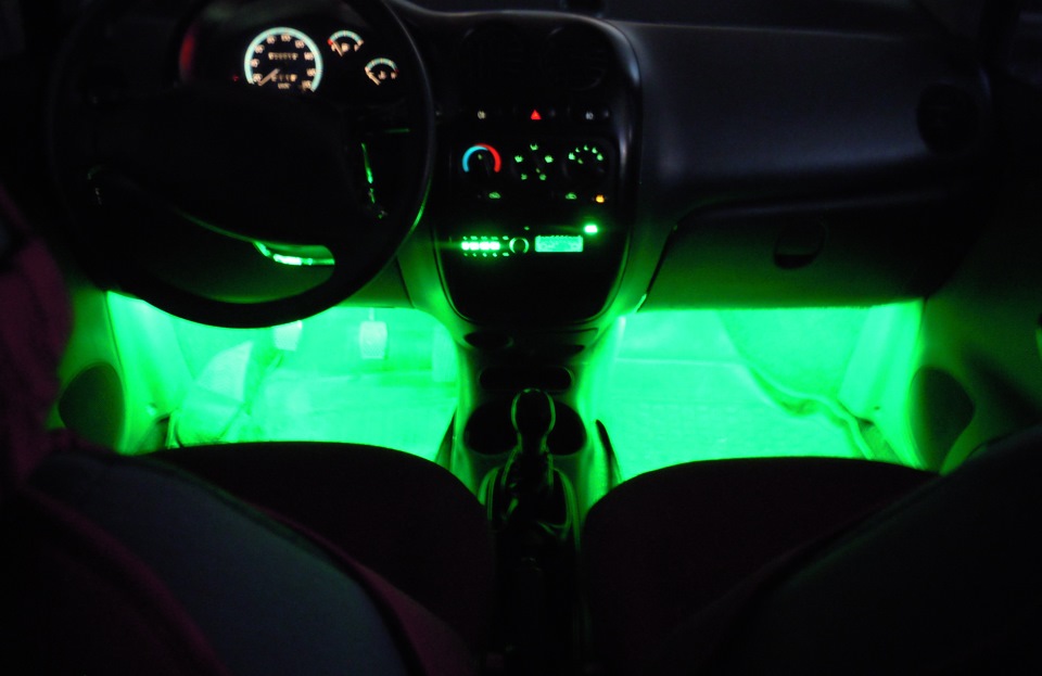 неоновая лента в шевроле ланос. матиз с подсветкой. дополнительный свет део матиз. подсветка ног дэу матиз. подсветка в авто матиз.