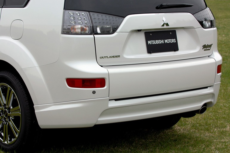 Митсубиси аутлендер хл задний. Mitsubishi Outlander XL Roadest. Бампер HASEPRO Outlander XL. Обвес HASEPRO Outlander XL.