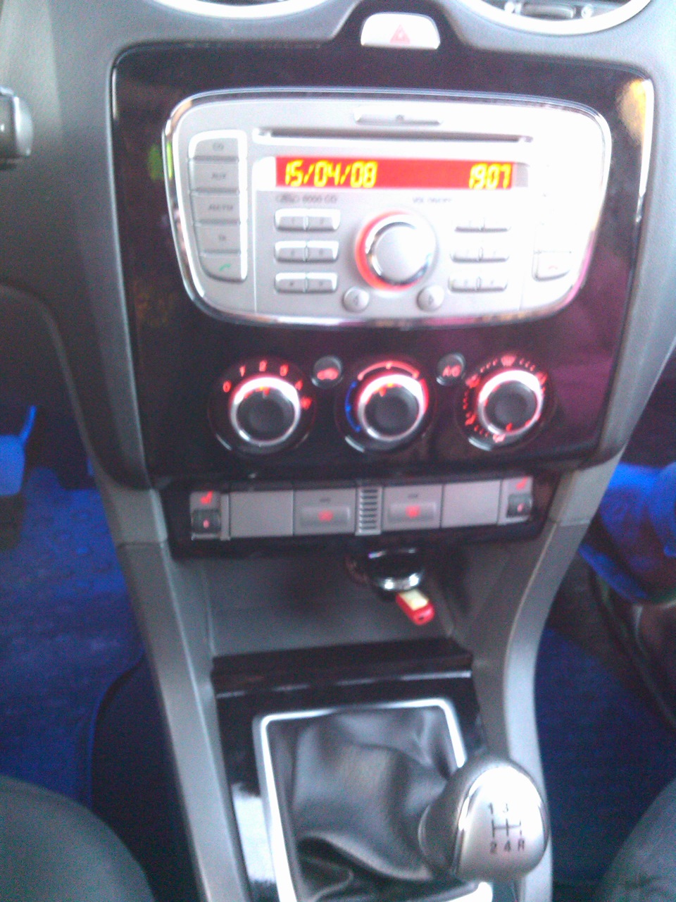 Подготавливаем торпеду к смене магнитолы — Ford Focus Sedan II, 1,6 л ...