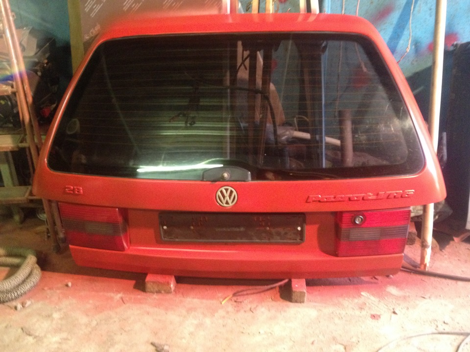Примерка хеллы. Крышка багажника. — Volkswagen Passat Variant (B3), 2,8 ...