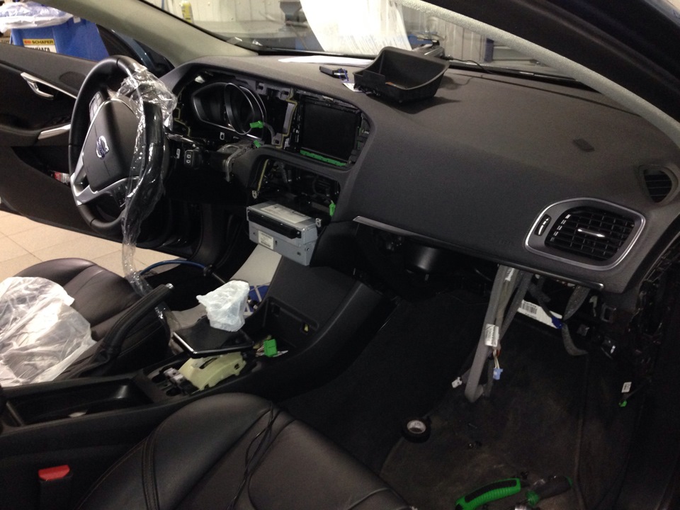 Устанавливаем SENSUS TOUCH в Обухов-Домодедово — Volvo V40 Cross ...