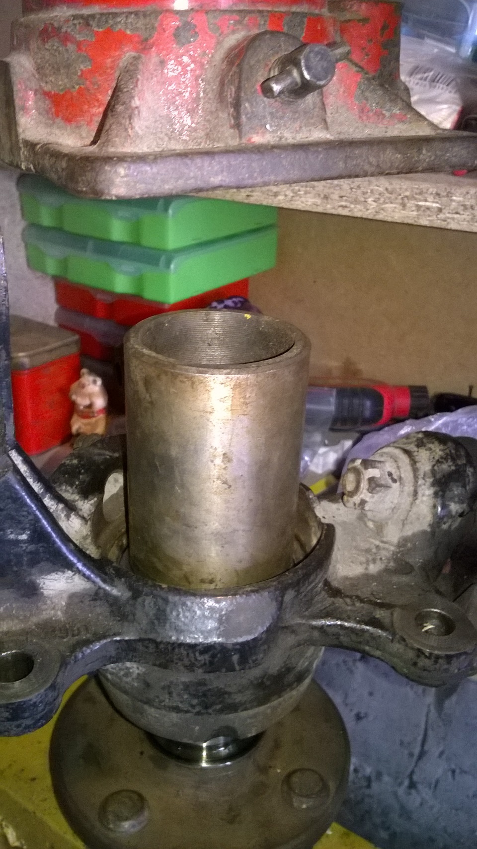 Кусок трубы на нем — Toyota Corolla (120)