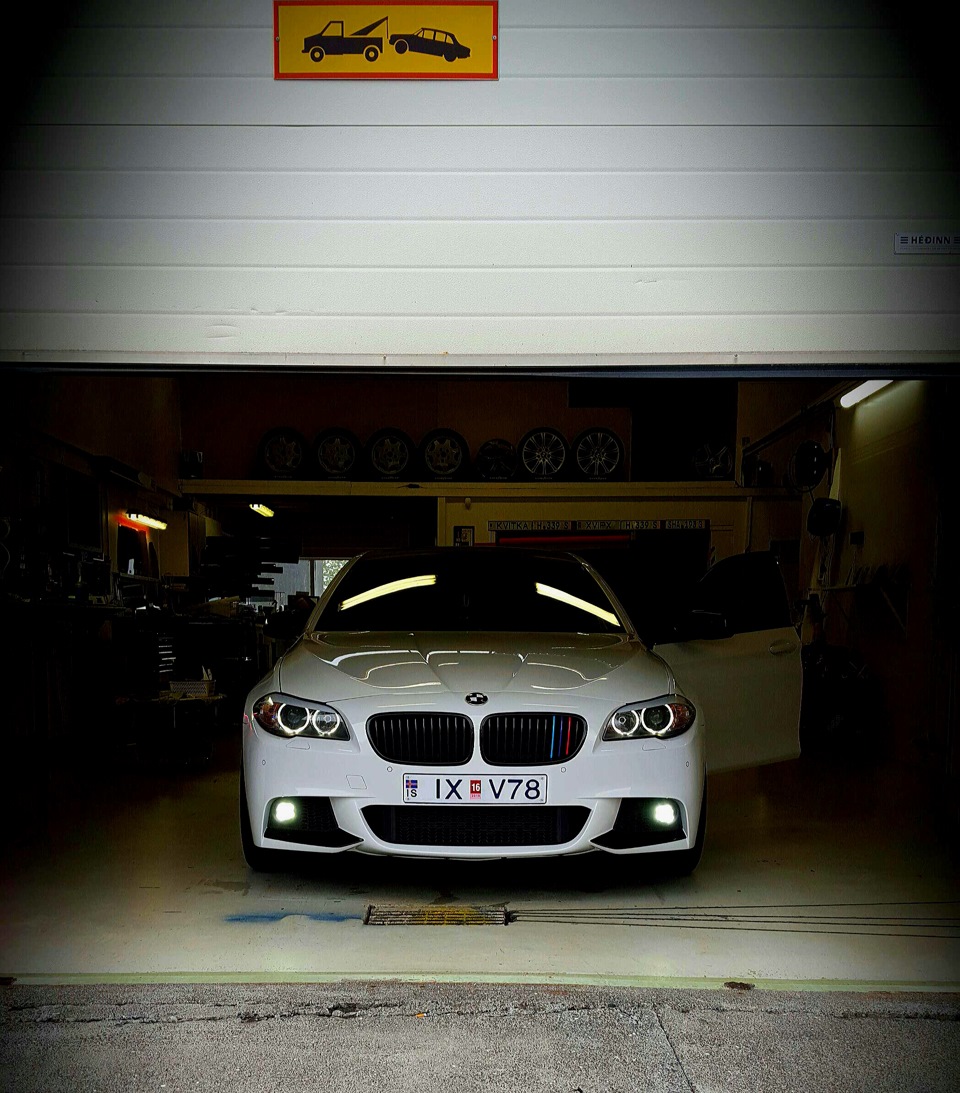 Bmw f10 530d. Дрова в пленку под карбон глянец — DRIVE2