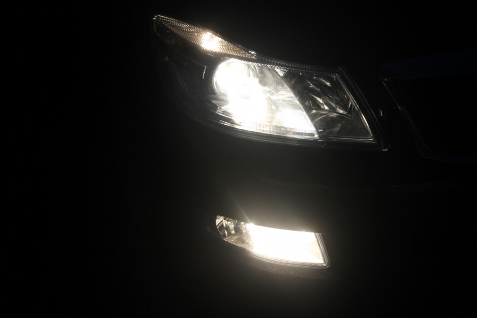 Лампы ближнего света — Skoda Octavia A5 Mk2, 1,8 л, 2012 года ...