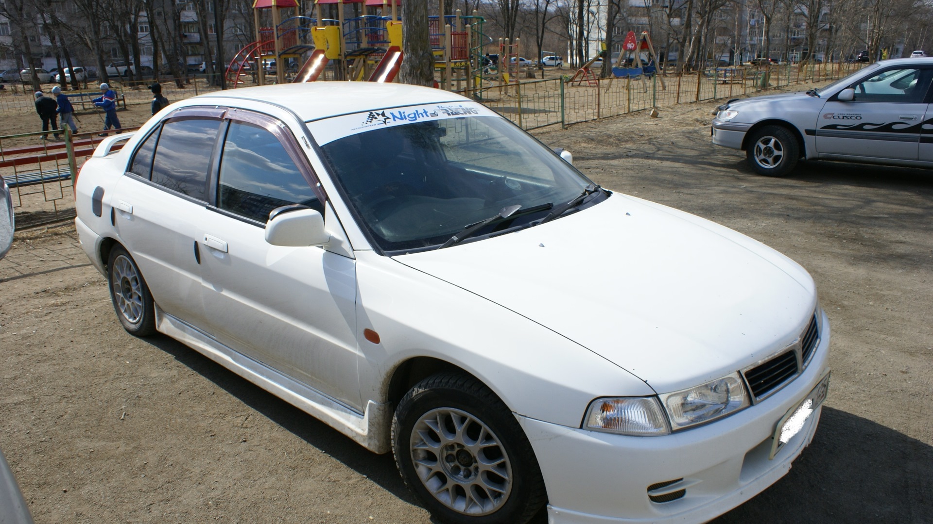 Лансер 1998. Mitsubishi Lancer 1998. Митсубиши Лансер механика. Лансер 1998 открытая дверь.