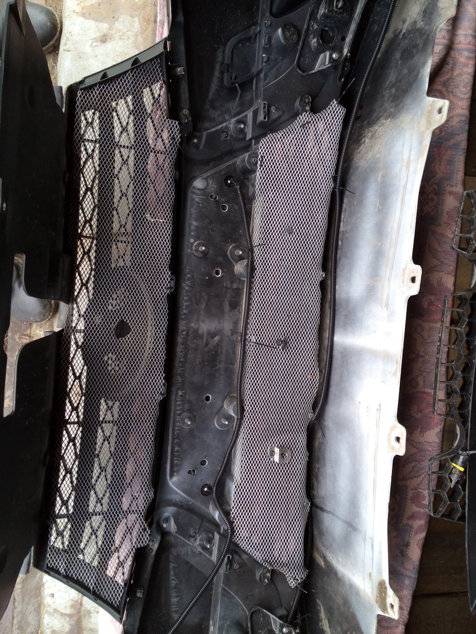 Кабель датчиков засунул в гофру. Гофру прикрепил стяжками — Lada Vesta (1G)