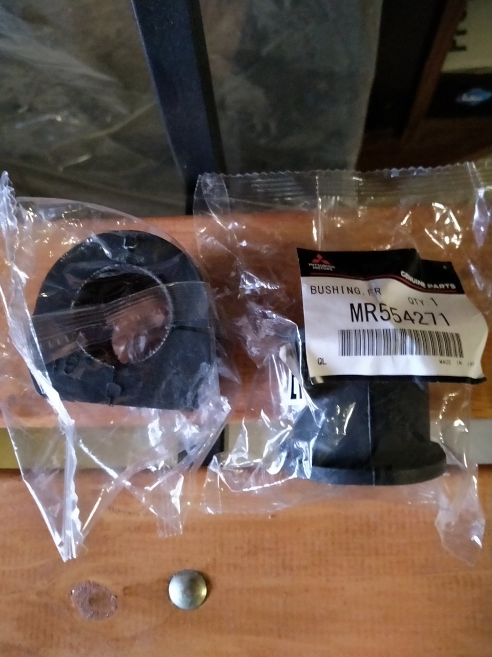 Фото в бортжурнале Mitsubishi Pajero (4G). Запчасти на фото: MR554271