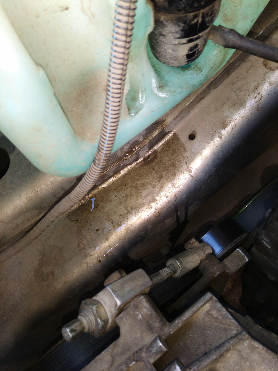 Замена бачка омывателя — Lada Калина седан, 1,6 л, 2007 года | запчасти ...