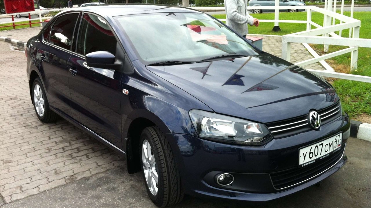 Volkswagen Polo 2011 темно синий