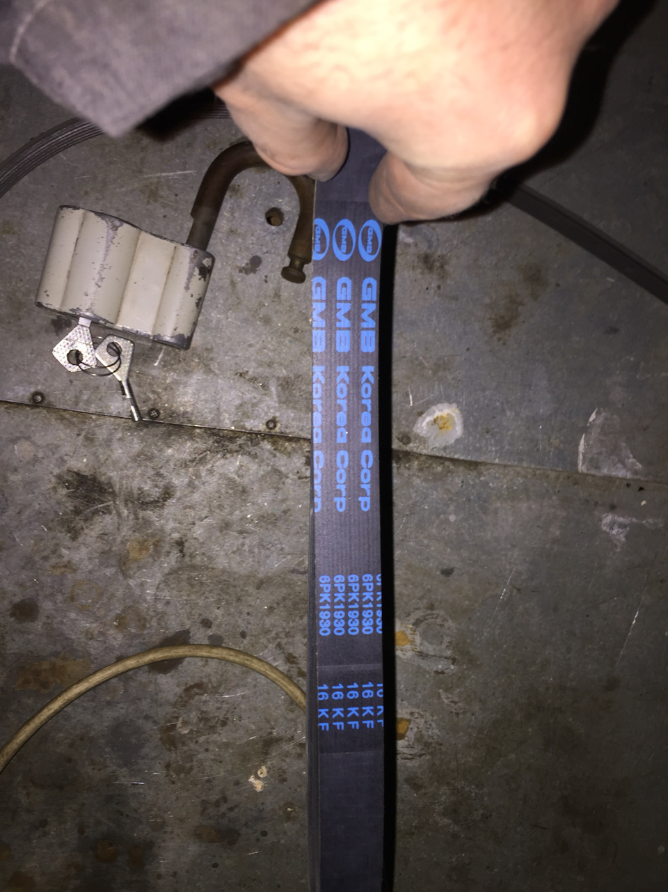 Замена подшипника натяжного ролика и приводного ремня — Toyota Chaser ...