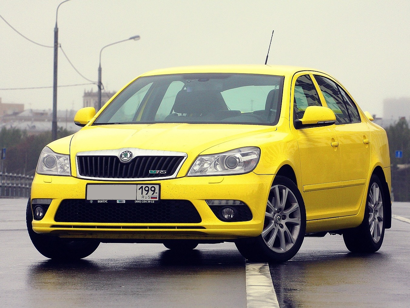 Skoda octavia rs 2. Yellow Squad Skoda.