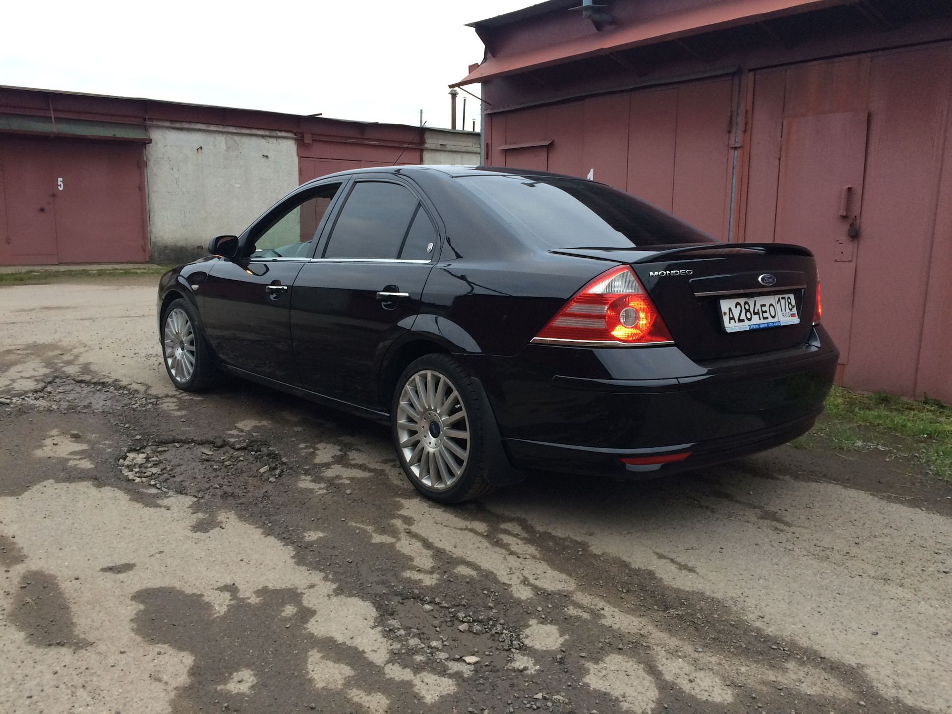 Ford Mondeo Black Edition