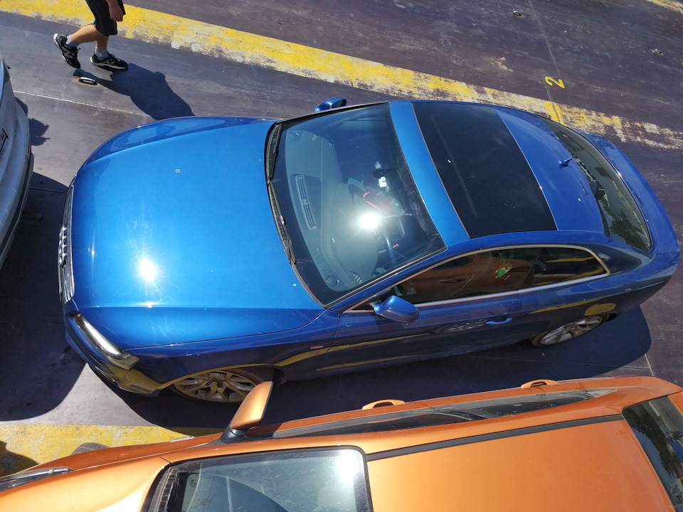 На паром оба раза попали вообще без ожидания, без очередей. Приехали, распечатали билеты, прошли досмотр и сразу погрузились на паром. Вся переправа занимает около часа. — Audi A5 (1G)