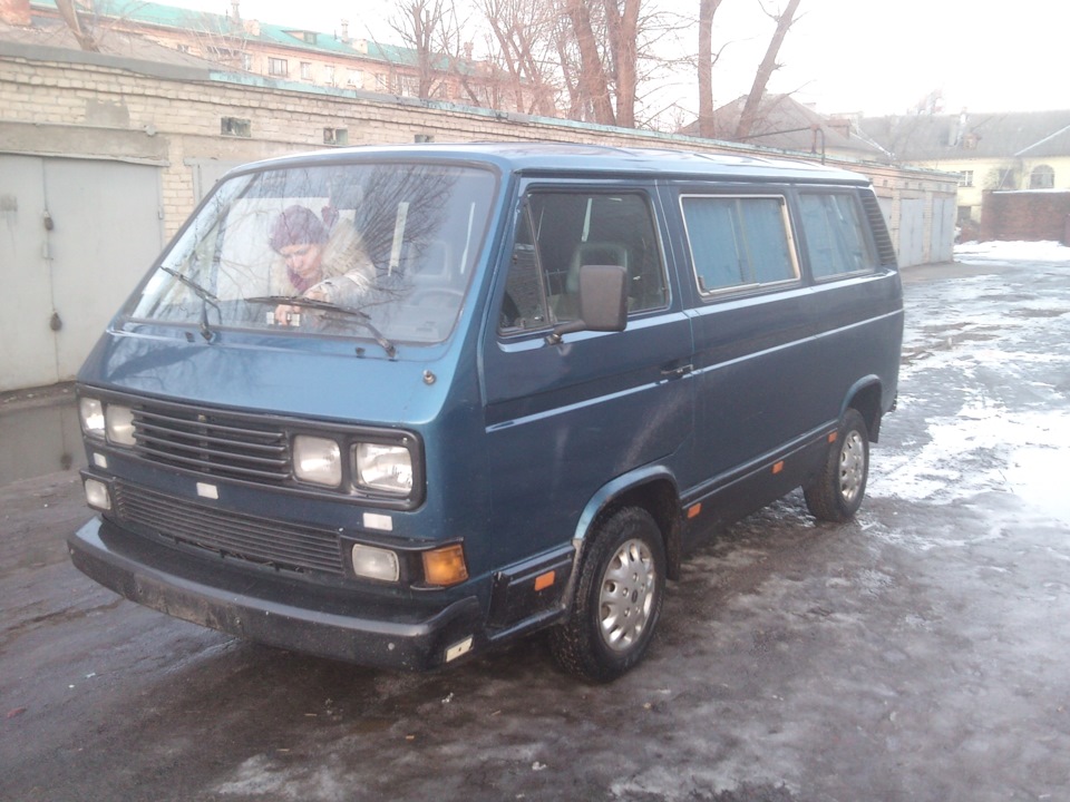 Бус стар. Фольксваген Каравелла 1986 года. Фольксваген бус 1992. Toyota 1986 Caravelle. Volkswagen старый бус.